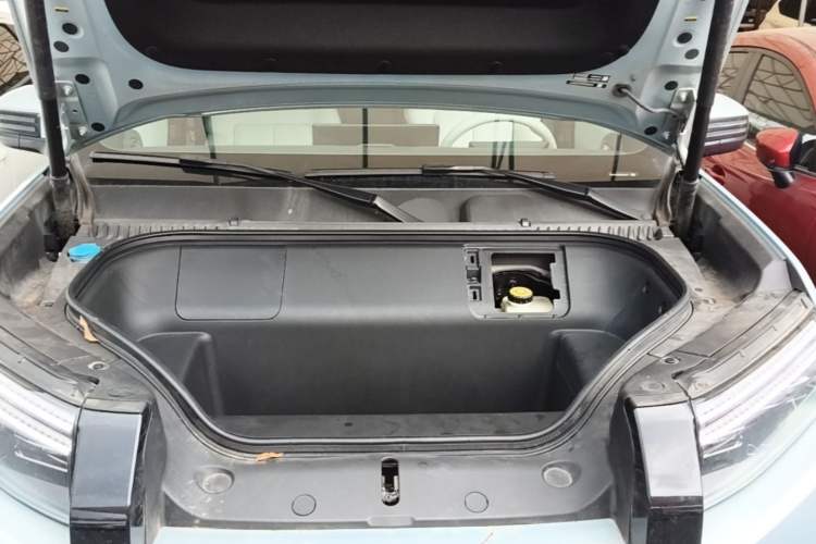 Used Formula Leopard Titanium 3 2025 501KM All-Wheel Drive Intelligent Driving Ultra Version Engine Bay