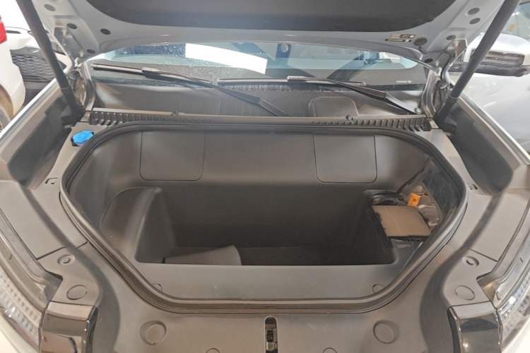 Used Formula Leopard Titanium 3 2025 501KM All-Wheel Drive Intelligent Driving Ultra Version Engine Bay