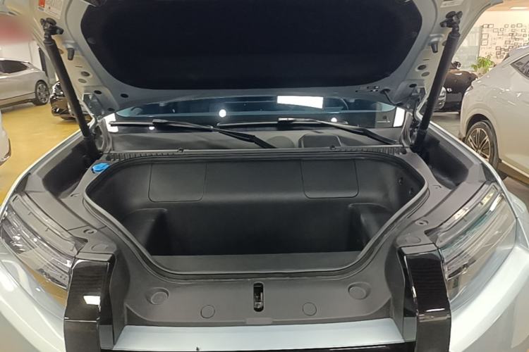 Used Formula Leopard Titanium 3 2025 501KM All-Wheel Drive Intelligent Driving Ultra Version Engine Bay