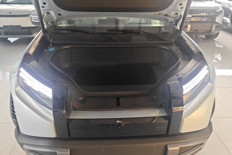 Used Formula Leopard Titanium 3 2025 501KM All-Wheel Drive Intelligent Driving Ultra Version Engine Bay