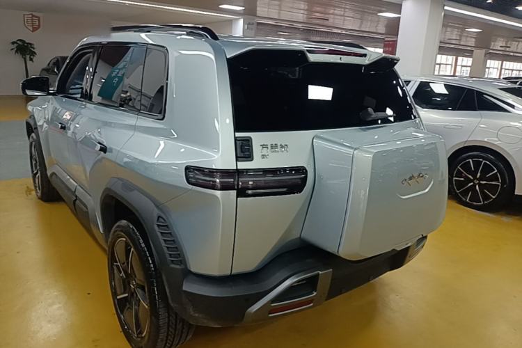 Used Formula Leopard Titanium 3 2025 501KM All-Wheel Drive Intelligent Driving Ultra Version Exterior 2