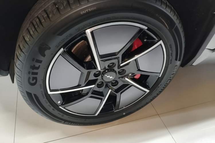 Used Formula Leopard Titanium 3 2025 501KM All-Wheel Drive Intelligent Driving Ultra Version Exterior 4