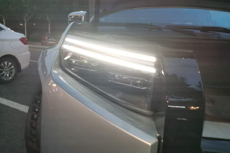 Used Formula Leopard Titanium 3 2025 501KM All-Wheel Drive Intelligent Driving Ultra Version Exterior 6
