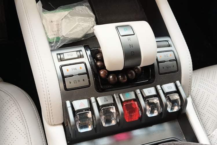 Used Formula Leopard Titanium 3 2025 501KM All-Wheel Drive Intelligent Driving Ultra Version Gear Lever
