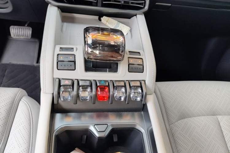 Used Formula Leopard Titanium 3 2025 501 km All-Wheel Drive Intelligent Driving Max Edition Gear Lever