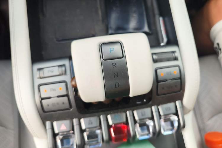 Used Formula Leopard Titanium 3 2025 501KM All-Wheel Drive Intelligent Driving Ultra Version Gear Lever