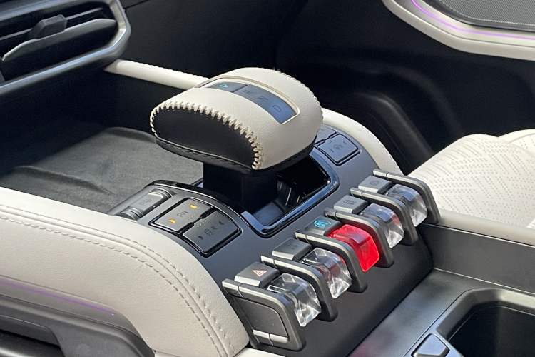 Used Formula Leopard Titanium 3 2025 501KM All-Wheel Drive Intelligent Driving Ultra Version Gear Lever