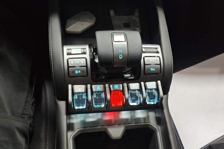 Used Formula Leopard Titanium 3 2025 501 km Range Rear-Wheel Drive Intelligent Driving Max Edition Gear Lever