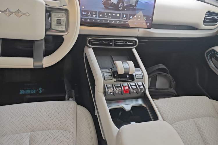 Used Formula Leopard Titanium 3 2025 501 km Range Rear-Wheel Drive Intelligent Driving Max Edition Gear Lever