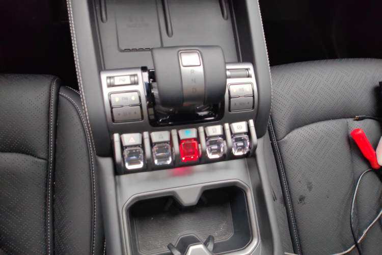 Used Formula Leopard Titanium 3 2025 501 km All-Wheel Drive Intelligent Driving Max Edition Gear Lever