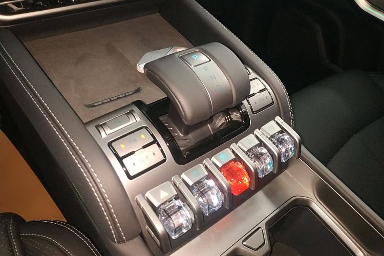 Used Formula Leopard Titanium 3 2025 501KM All-Wheel Drive Intelligent Driving Ultra Version Gear Lever