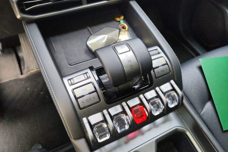 Used Formula Leopard Titanium 3 2025 501 km All-Wheel Drive Intelligent Driving Max Edition Gear Lever