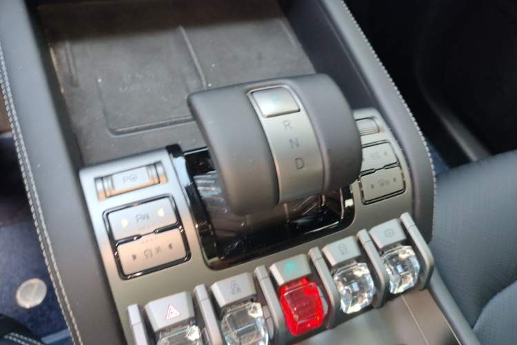 Used Formula Leopard Titanium 3 2025 501 km All-Wheel Drive Intelligent Driving Max Edition Gear Lever