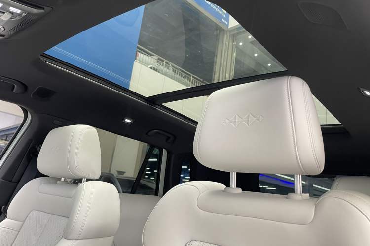 Used Formula Leopard Titanium 3 2025 501KM All-Wheel Drive Intelligent Driving Ultra Version Headliner