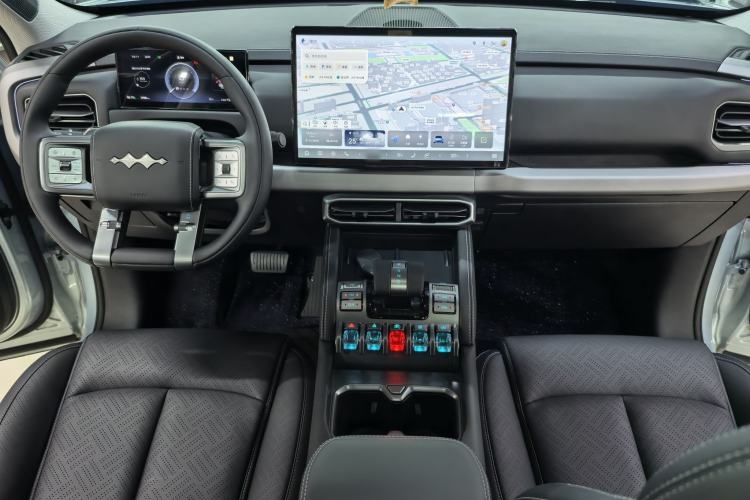 Used Formula Leopard Titanium 3 2025 501KM All-Wheel Drive Intelligent Driving Ultra Version Interior 1