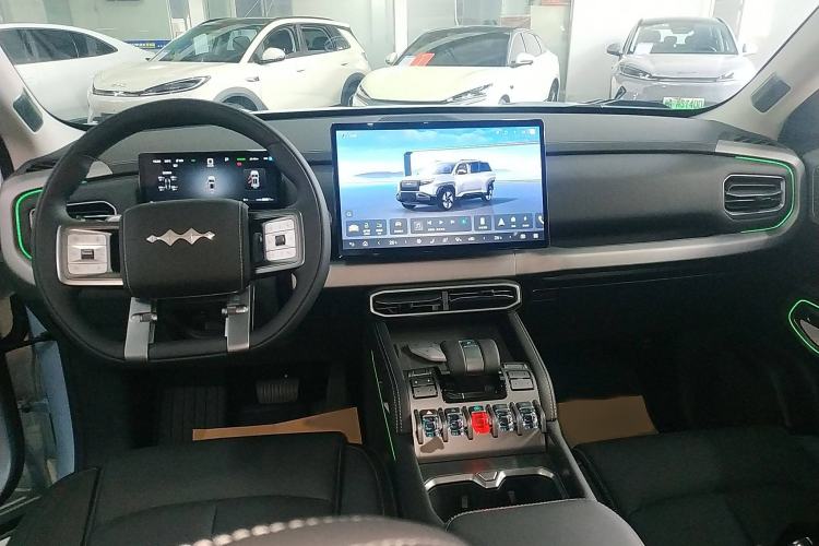 Used Formula Leopard Titanium 3 2025 501KM All-Wheel Drive Intelligent Driving Ultra Version Interior 2