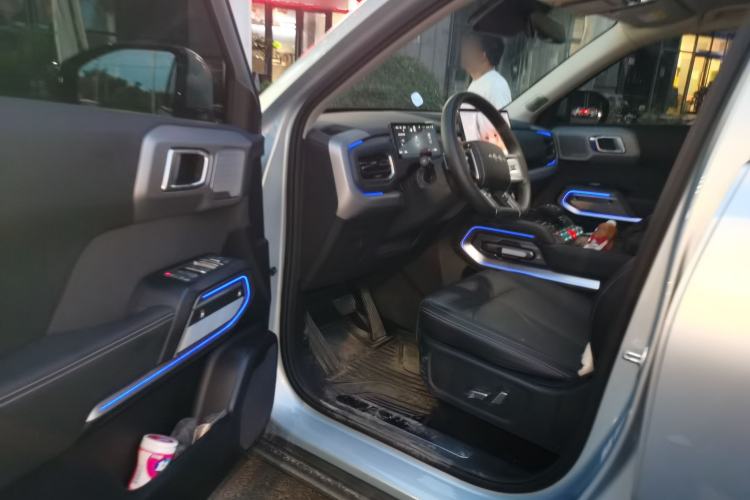 Used Formula Leopard Titanium 3 2025 501KM All-Wheel Drive Intelligent Driving Ultra Version Interior 3