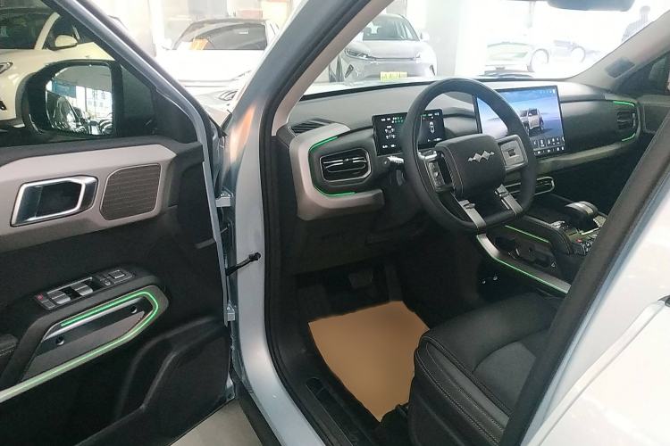 Used Formula Leopard Titanium 3 2025 501KM All-Wheel Drive Intelligent Driving Ultra Version Interior 3
