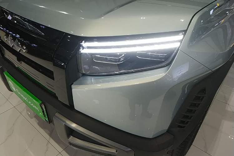 Used Formula Leopard Titanium 3 2025 501 km Range Rear-Wheel Drive Intelligent Driving Max Edition Left Front Headlight