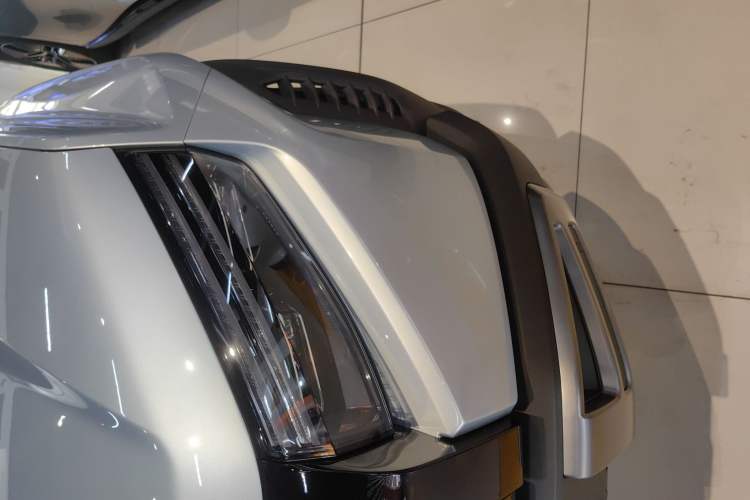 Used Formula Leopard Titanium 3 2025 501KM All-Wheel Drive Intelligent Driving Ultra Version Left Front Headlight