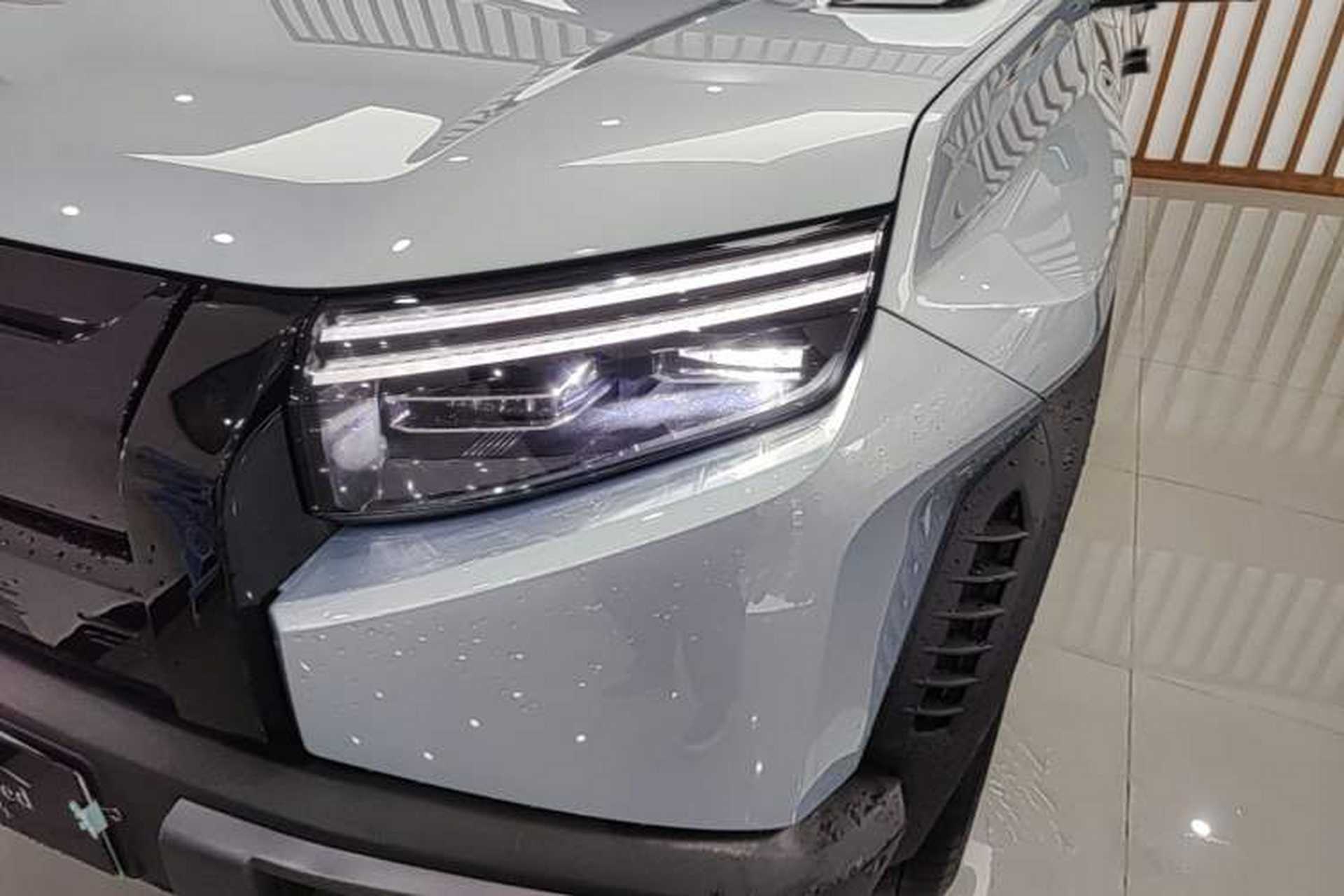 Used Formula Leopard Titanium 3 2025 501KM All-Wheel Drive Intelligent Driving Ultra Version Left Front Headlight