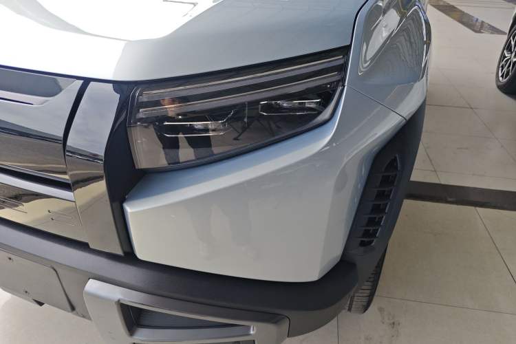 Used Formula Leopard Titanium 3 2025 501KM All-Wheel Drive Intelligent Driving Ultra Version Left Front Headlight