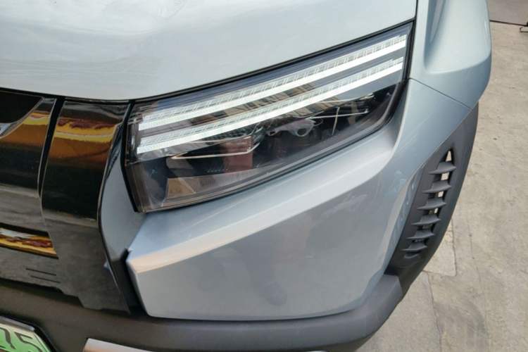 Used Formula Leopard Titanium 3 2025 501 km All-Wheel Drive Intelligent Driving Max Edition Left Front Headlight