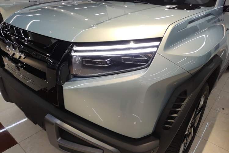 Used Formula Leopard Titanium 3 2025 501KM All-Wheel Drive Intelligent Driving Ultra Version Left Front Headlight