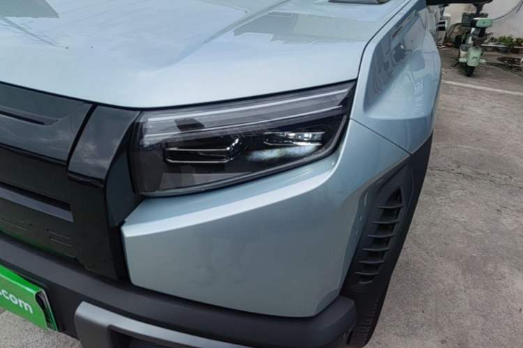 Used Formula Leopard Titanium 3 2025 501KM All-Wheel Drive Intelligent Driving Ultra Version Left Front Headlight