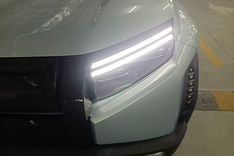 Used Formula Leopard Titanium 3 2025 501 km Range Rear-Wheel Drive Intelligent Driving Max Edition Left Front Headlight