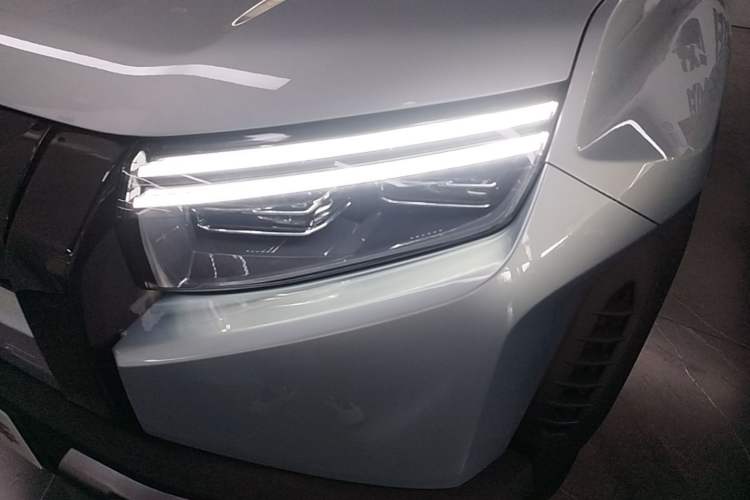 Used Formula Leopard Titanium 3 2025 501 km Range Rear-Wheel Drive Intelligent Driving Max Edition Left Front Headlight