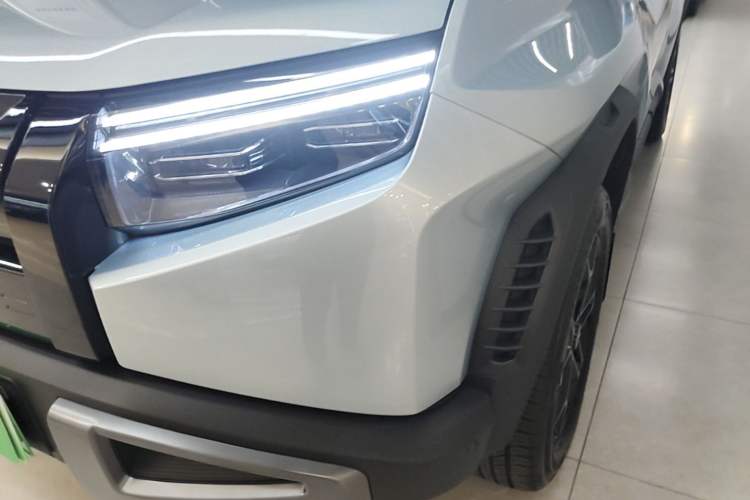 Used Formula Leopard Titanium 3 2025 501 km Range Rear-Wheel Drive Intelligent Driving Max Edition Left Front Headlight