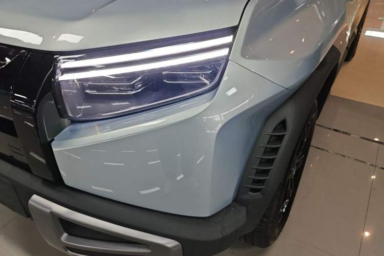 Used Formula Leopard Titanium 3 2025 501 km Range Rear-Wheel Drive Intelligent Driving Max Edition Left Front Headlight