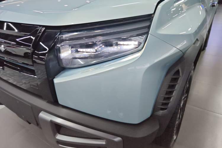 Used Formula Leopard Titanium 3 2025 501 km Range Rear-Wheel Drive Intelligent Driving Max Edition Left Front Headlight