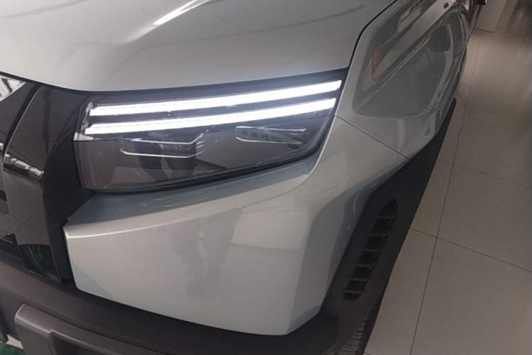 Used Formula Leopard Titanium 3 2025 501 km All-Wheel Drive Intelligent Driving Max Edition Left Front Headlight