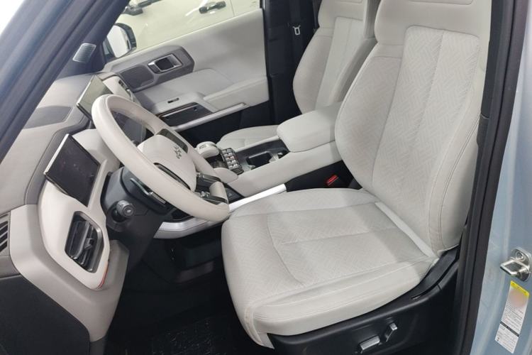 Used Formula Leopard Titanium 3 2025 501KM All-Wheel Drive Intelligent Driving Ultra Version Left Front Seat