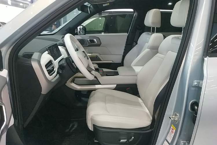 Used Formula Leopard Titanium 3 2025 501 km Range Rear-Wheel Drive Intelligent Driving Max Edition Left Front Seat