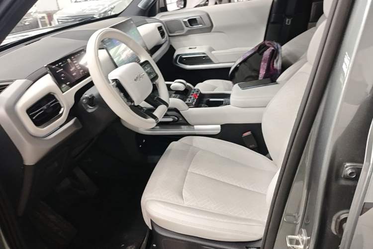Used Formula Leopard Titanium 3 2025 501KM All-Wheel Drive Intelligent Driving Ultra Version Left Front Seat