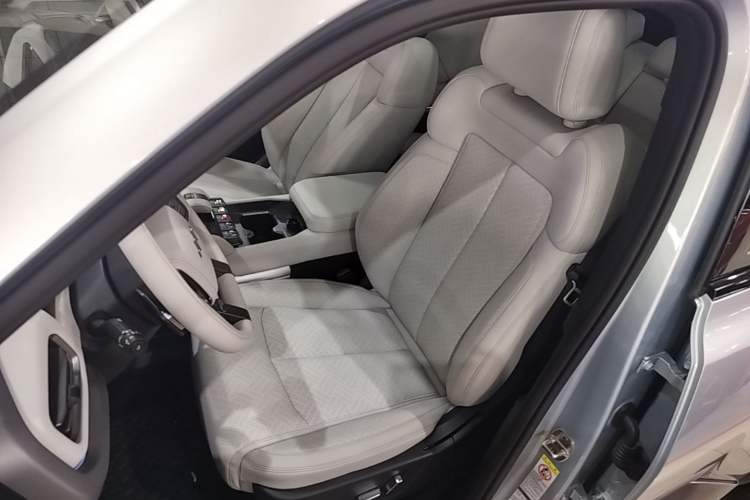 Used Formula Leopard Titanium 3 2025 501KM All-Wheel Drive Intelligent Driving Ultra Version Left Front Seat