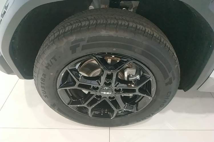Used Formula Leopard Titanium 3 2025 501 km Range Rear-Wheel Drive Intelligent Driving Max Edition Left Front Wheel Hub