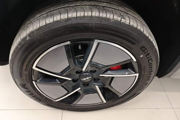 Used Formula Leopard Titanium 3 2025 501KM All-Wheel Drive Intelligent Driving Ultra Version Left Front Wheel Hub