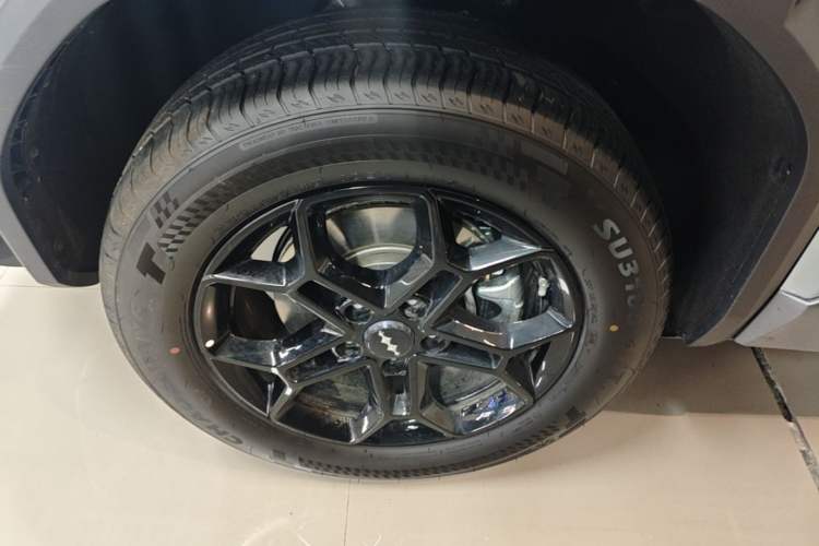 Used Formula Leopard Titanium 3 2025 501 km Range Rear-Wheel Drive Intelligent Driving Max Edition Left Front Wheel Hub