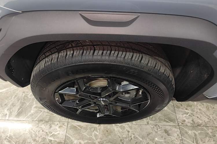 Used Formula Leopard Titanium 3 2025 501 km Range Rear-Wheel Drive Intelligent Driving Max Edition Left Front Wheel Hub