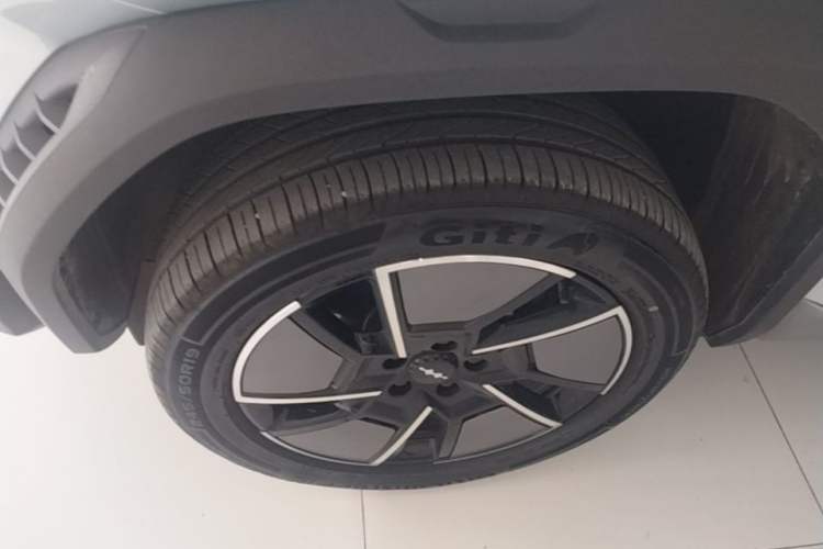 Used Formula Leopard Titanium 3 2025 501 km All-Wheel Drive Intelligent Driving Max Edition Left Front Wheel Hub