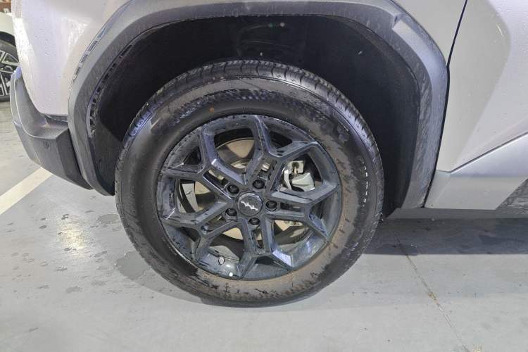 Used Formula Leopard Titanium 3 2025 501 km Range Rear-Wheel Drive Intelligent Driving Max Edition Left Front Wheel Hub