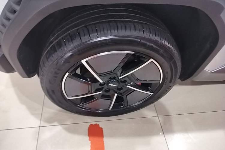 Used Formula Leopard Titanium 3 2025 501KM All-Wheel Drive Intelligent Driving Ultra Version Left Front Wheel Hub