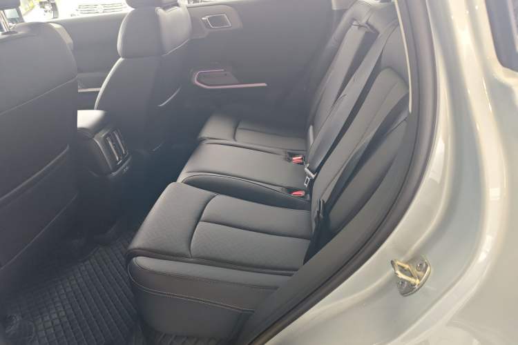 Used Formula Leopard Titanium 3 2025 501KM All-Wheel Drive Intelligent Driving Ultra Version Left Rear Seat