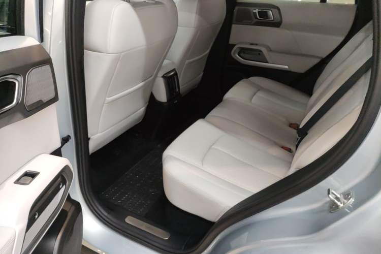 Used Formula Leopard Titanium 3 2025 501KM All-Wheel Drive Intelligent Driving Ultra Version Left Rear Seat
