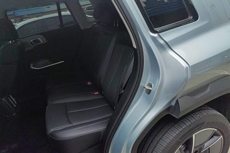 Used Formula Leopard Titanium 3 2025 501KM All-Wheel Drive Intelligent Driving Ultra Version Left Rear Seat