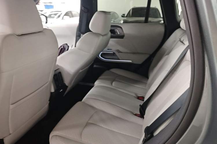 Used Formula Leopard Titanium 3 2025 501KM All-Wheel Drive Intelligent Driving Ultra Version Left Rear Seat